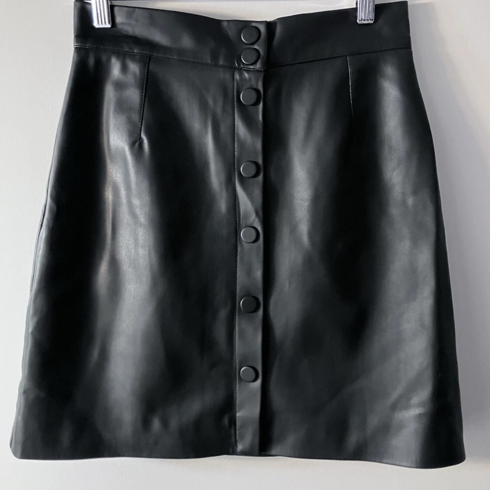 H&M‎ faux Leather mini skirt, size 4